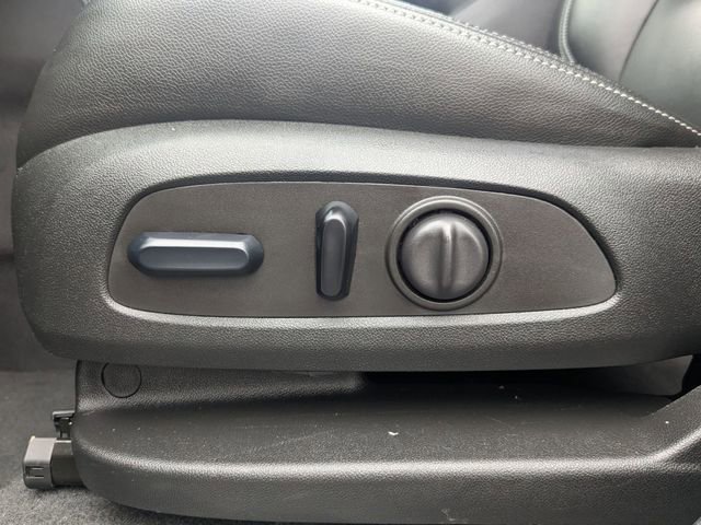 Used 2024 GMC Terrain SLT image 16