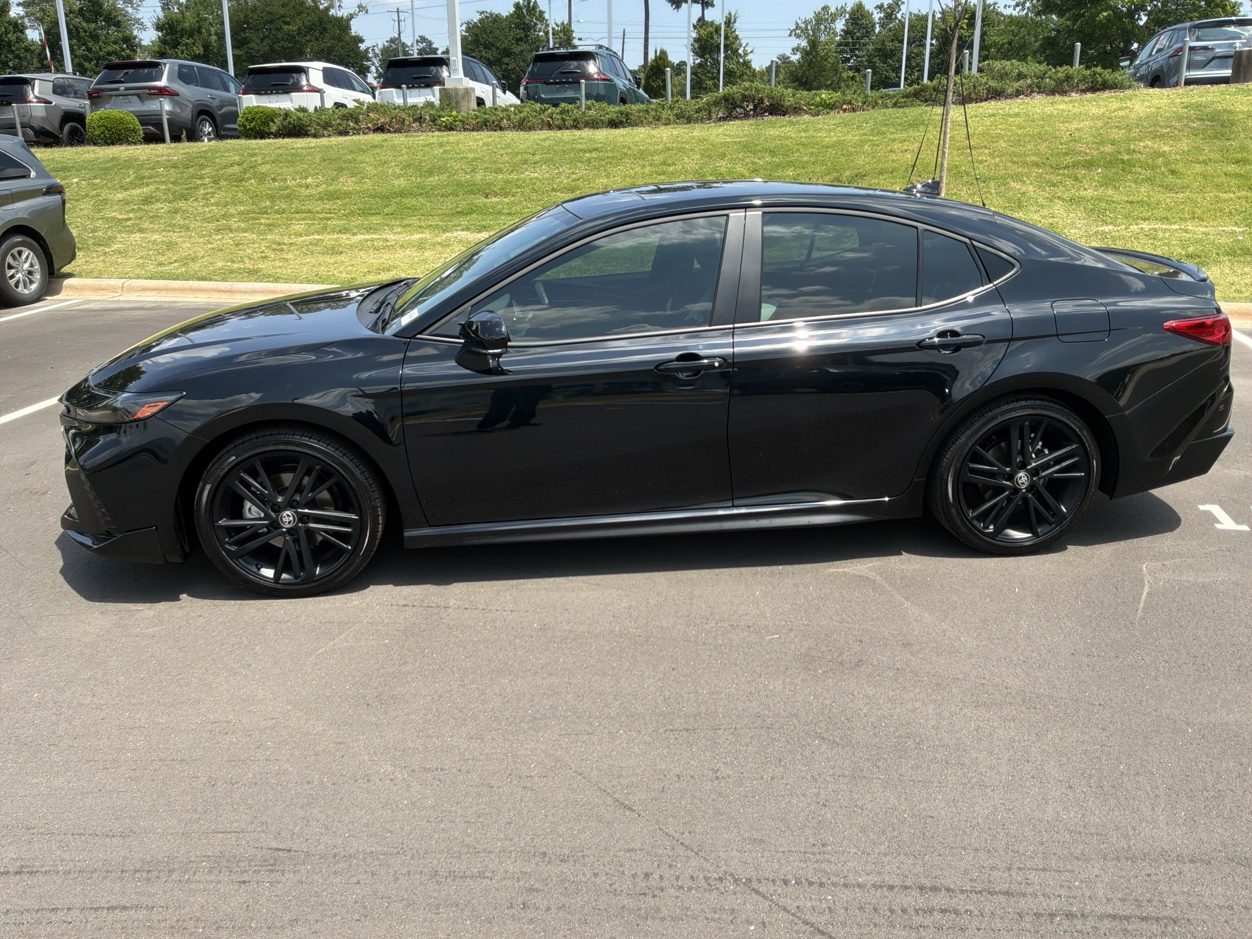 Used 2026 Toyota Camry Hybrid FWD image 7