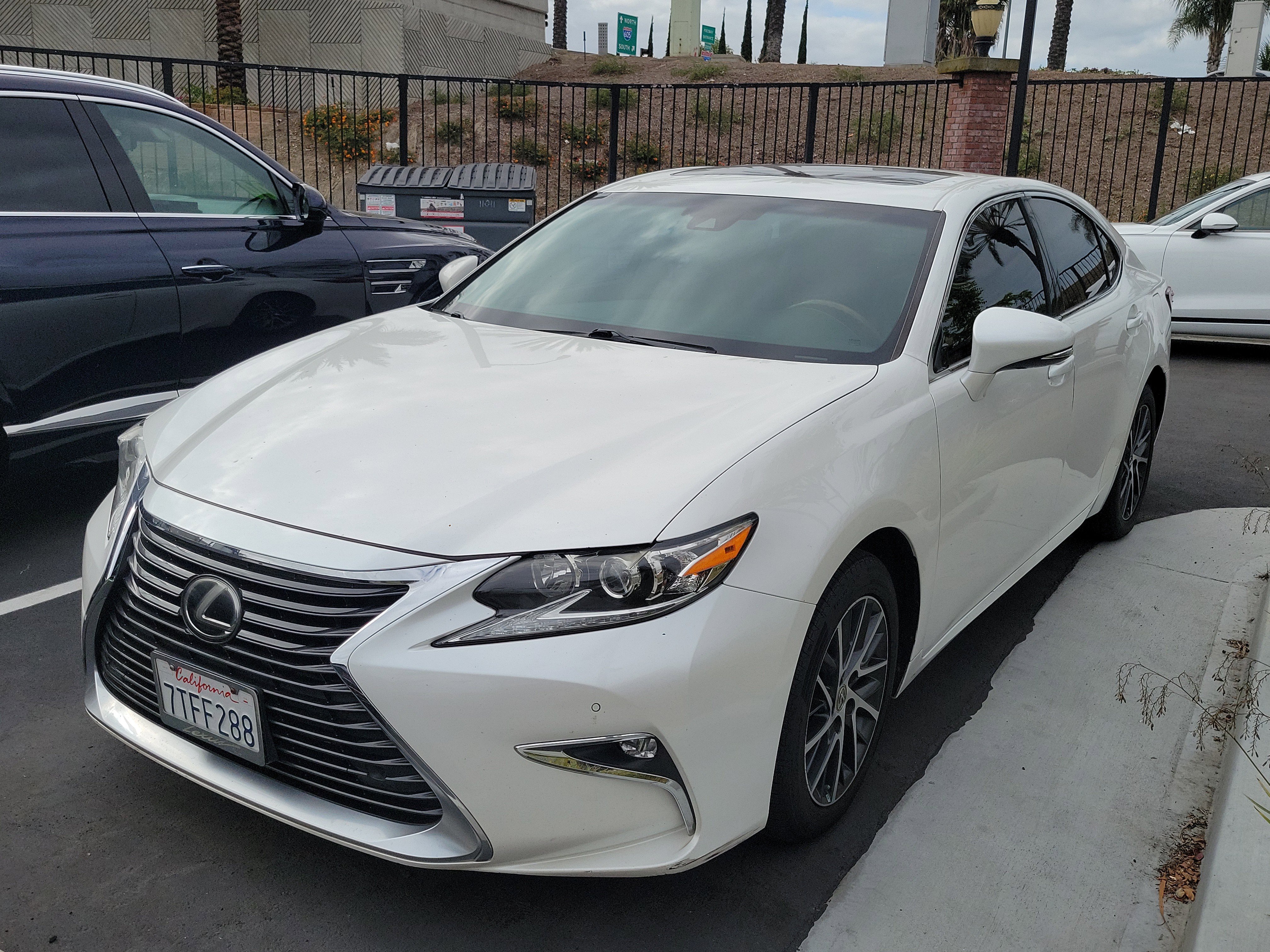 Used 2016 Lexus ES 350 w/ Navigation System Package FWD image 1
