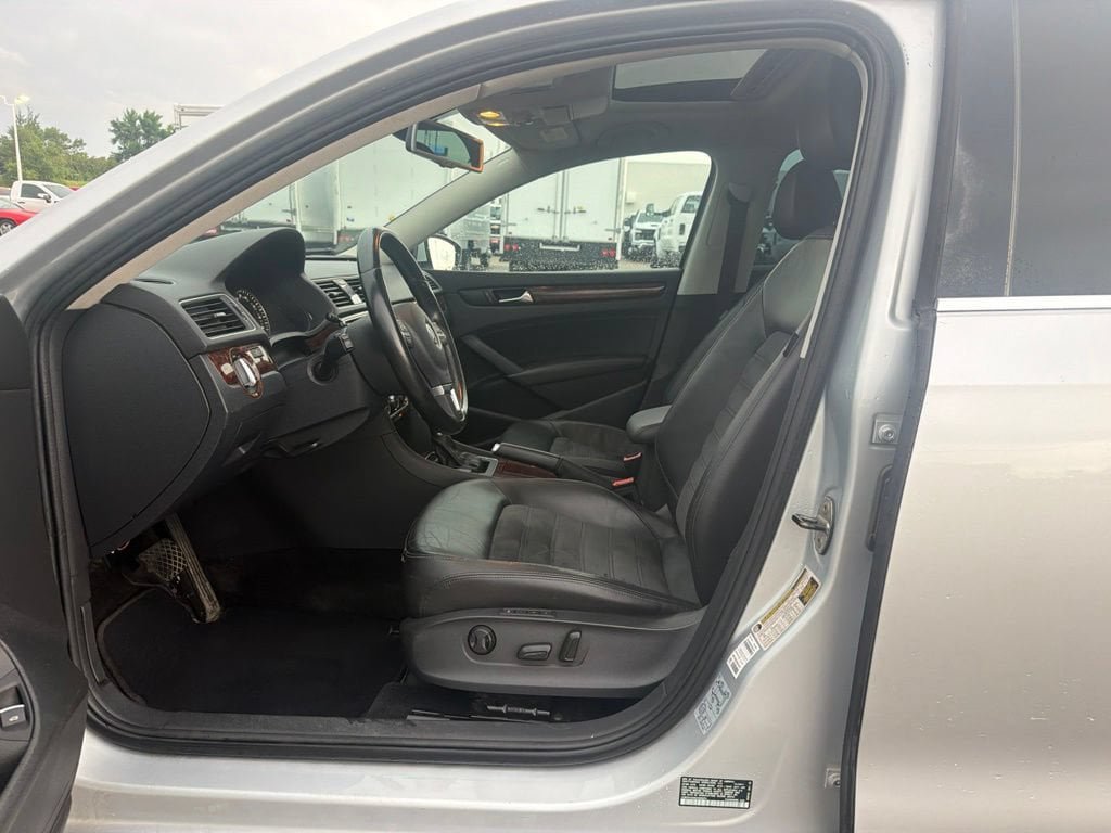 Used 2012 Volkswagen Passat 2.5 SEL Premium FWD image 24