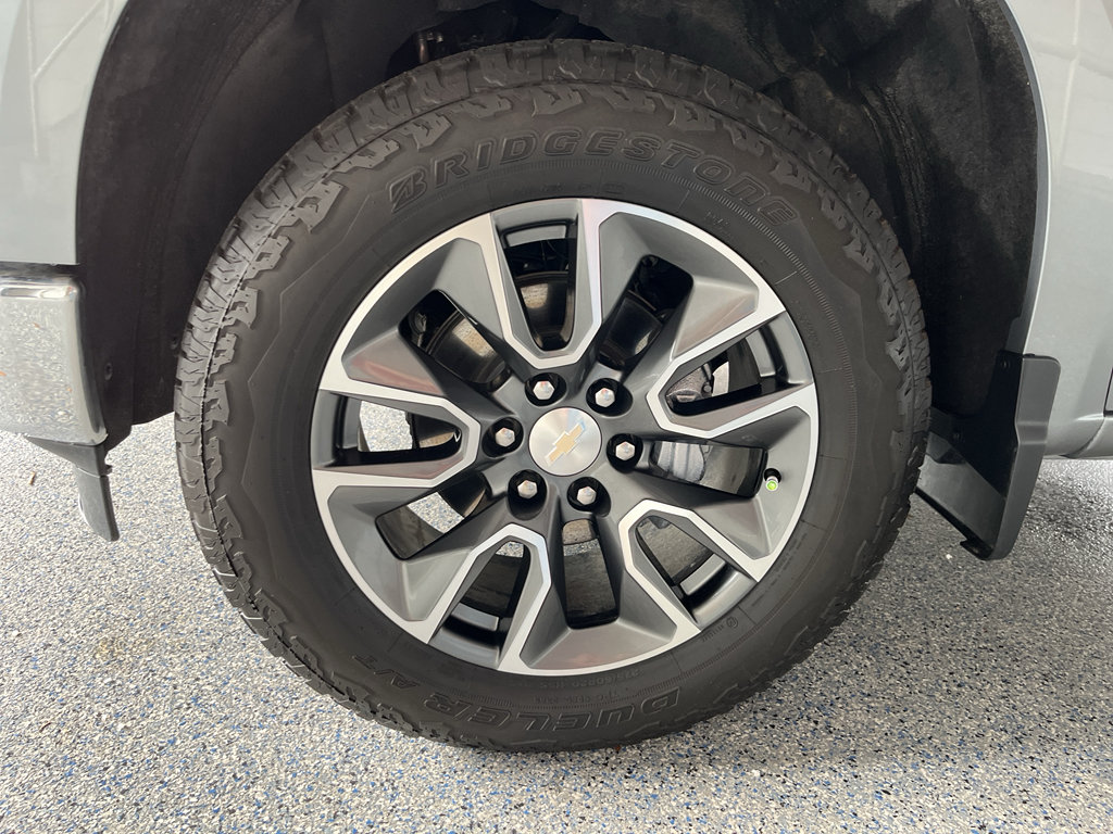 Used 2023 Chevrolet Silverado 1500 LT AWD/4WD image 34