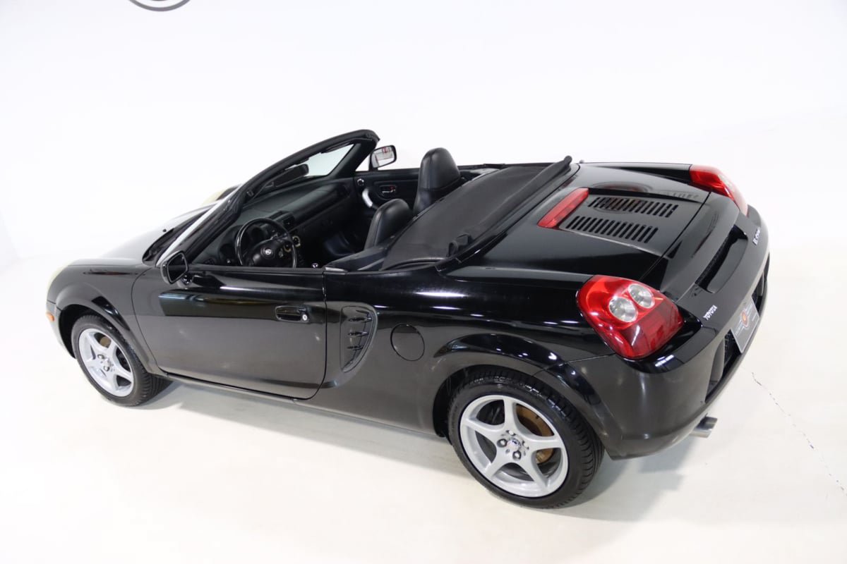 Used 2004 Toyota MR2 RWD image 12