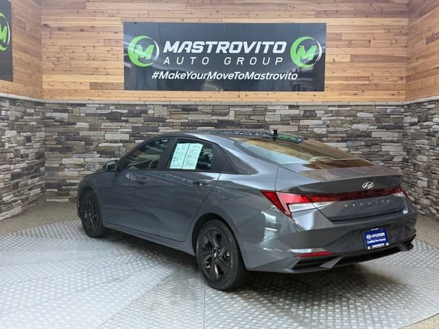 Used 2023 Hyundai Elantra SEL w/ Preferred Accessory Package FWD image 7