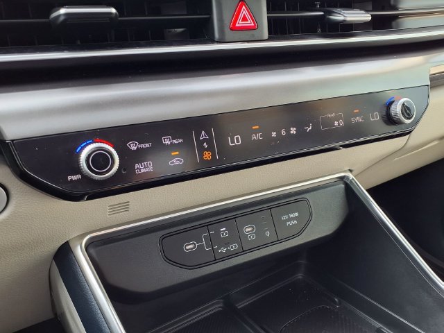 Used 2026 Kia Carnival SX w/ SX Dark Edition Package FWD image 13