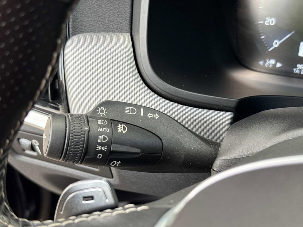 Used 2018 Volvo V90 T5 R-Design image 43