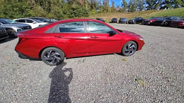 Used 2025 Hyundai Elantra Sport FWD image 11