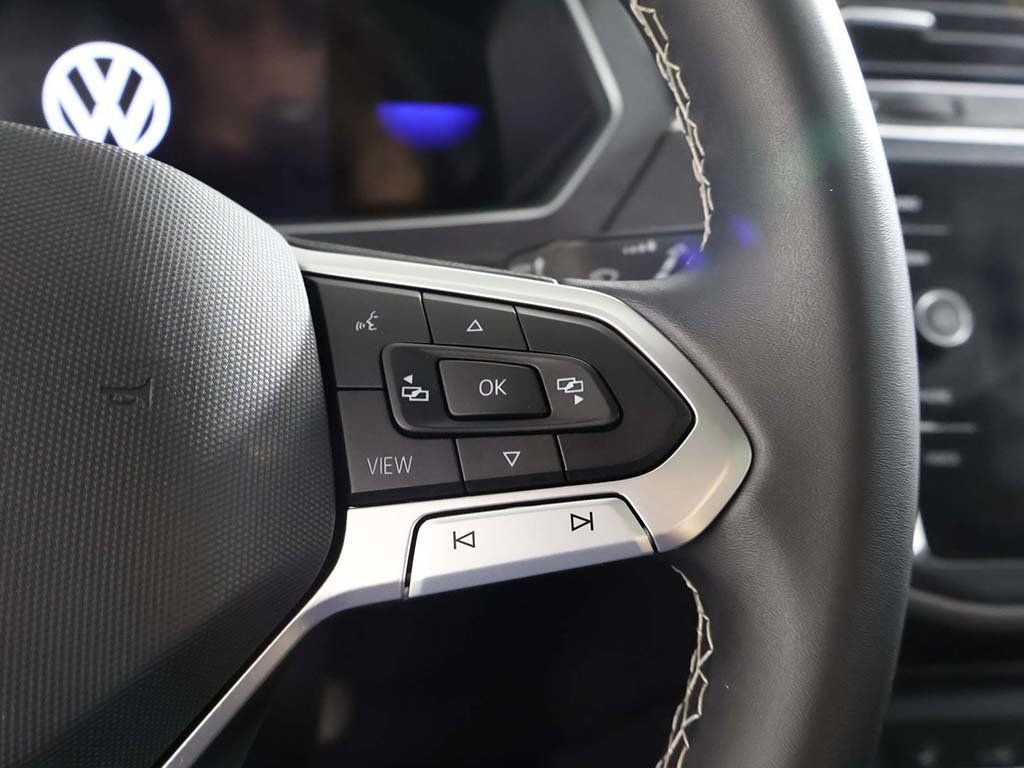 Used 2023 Volkswagen Tiguan SE w/ Panoramic Sunroof Package image 46