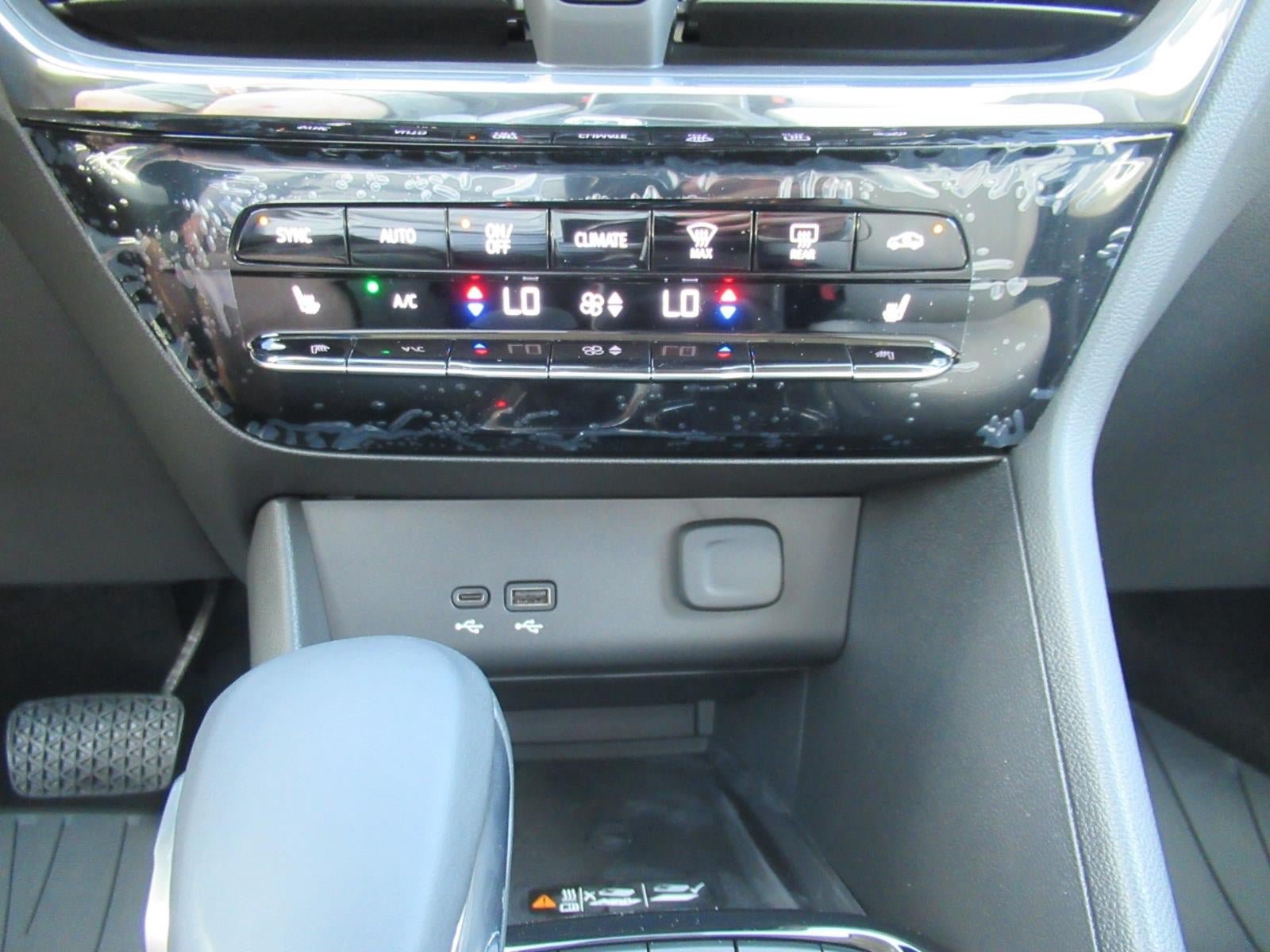 New 2026 Buick Encore GX Avenir w/ Avenir Technology Package FWD image 31
