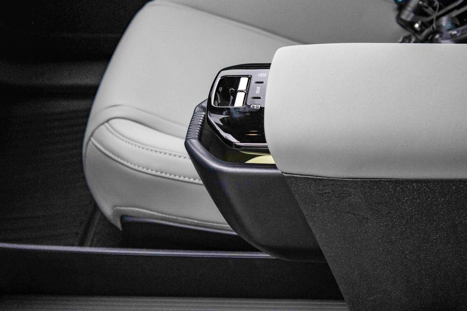 New 2026 Volvo EX30 Cross Country Ultra w/ Protection Package Premier image 28