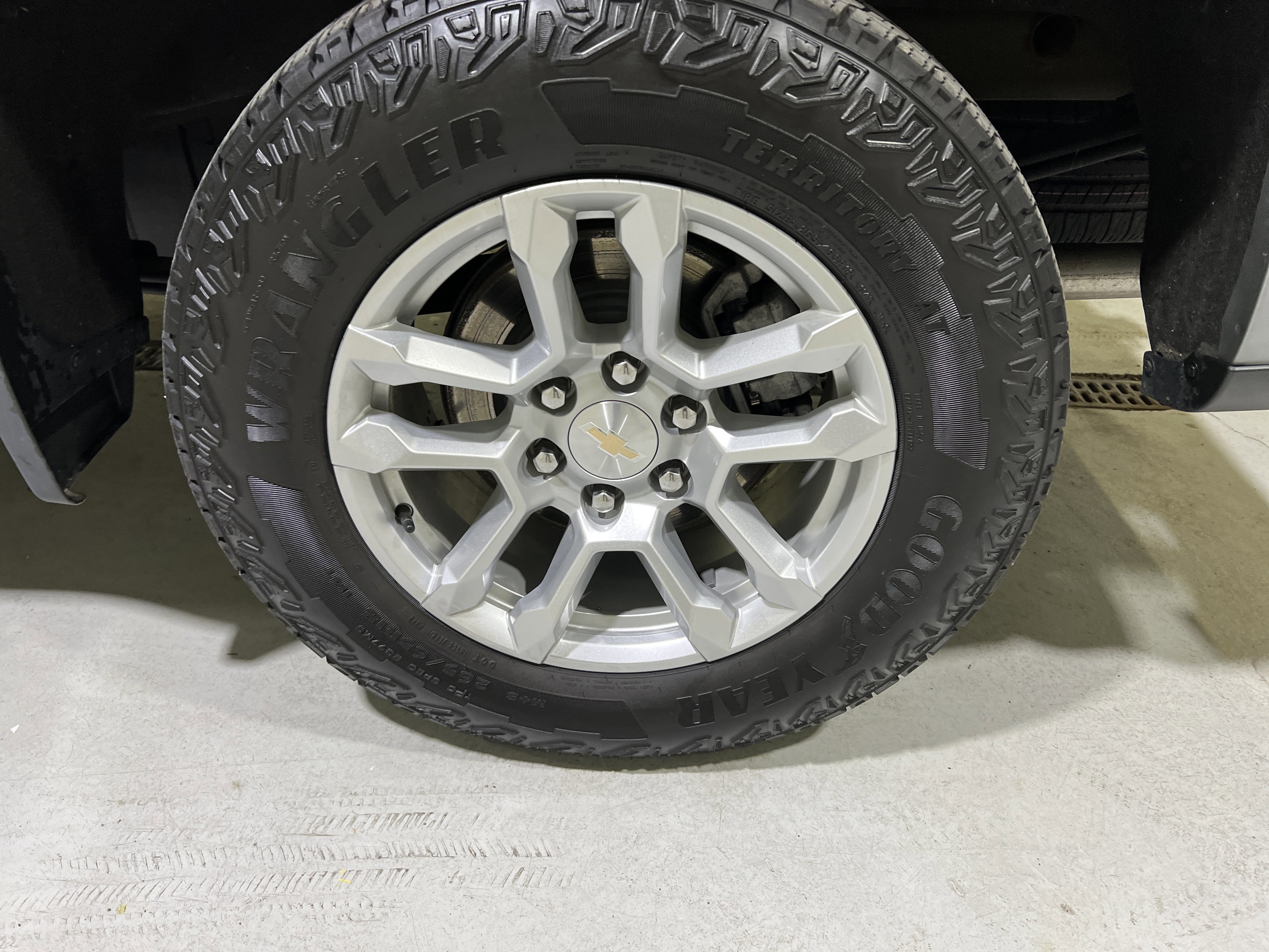 Used 2023 Chevrolet Silverado 1500 LT w/ Z71 Off-Road Package AWD/4WD image 13