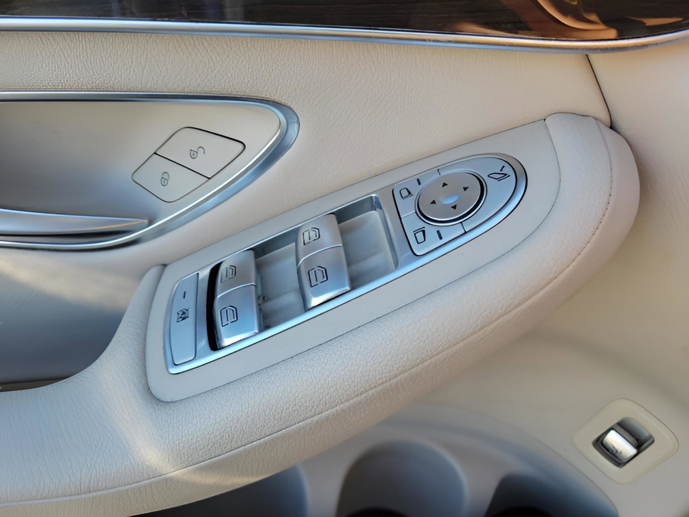 Used 2017 Mercedes-Benz GLC 300 4MATIC Coupe image 17