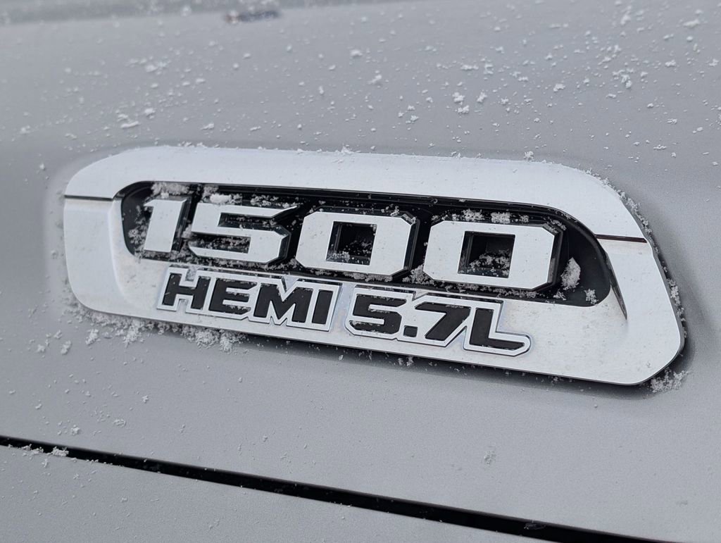 Used 2019 RAM 1500 Laramie AWD/4WD image 17