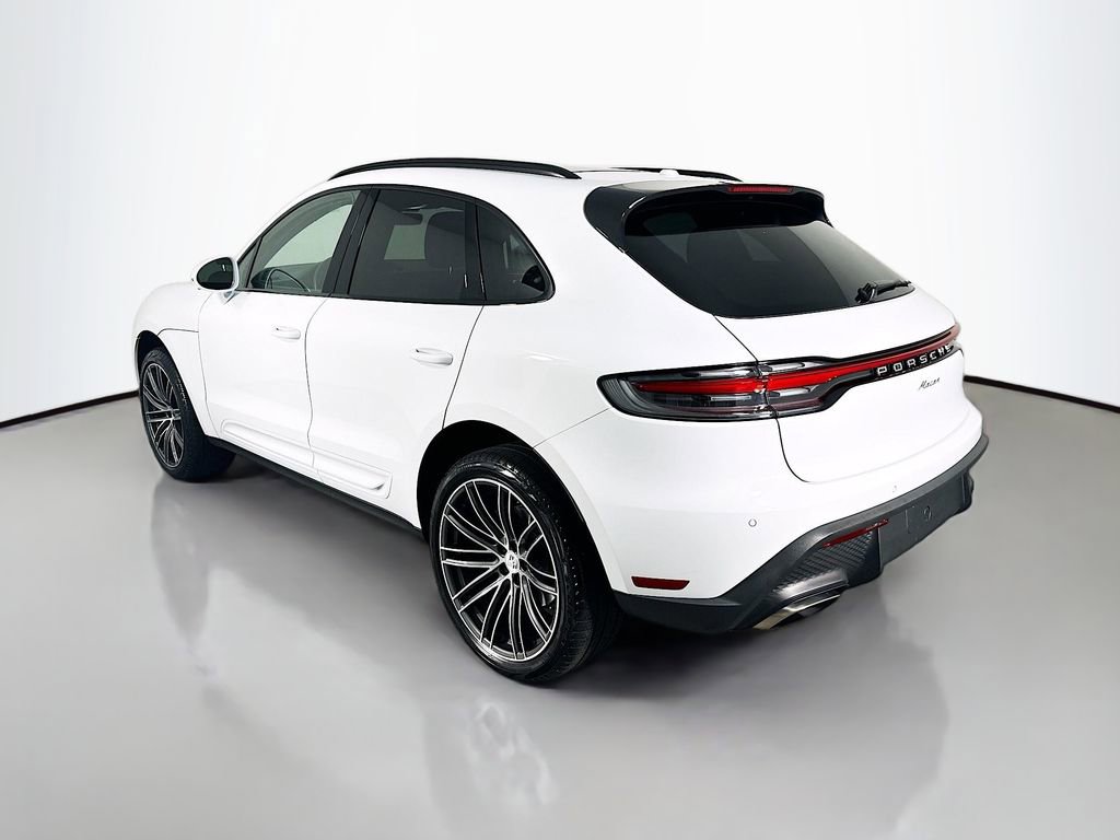 Certified 2025 Porsche Macan image 3