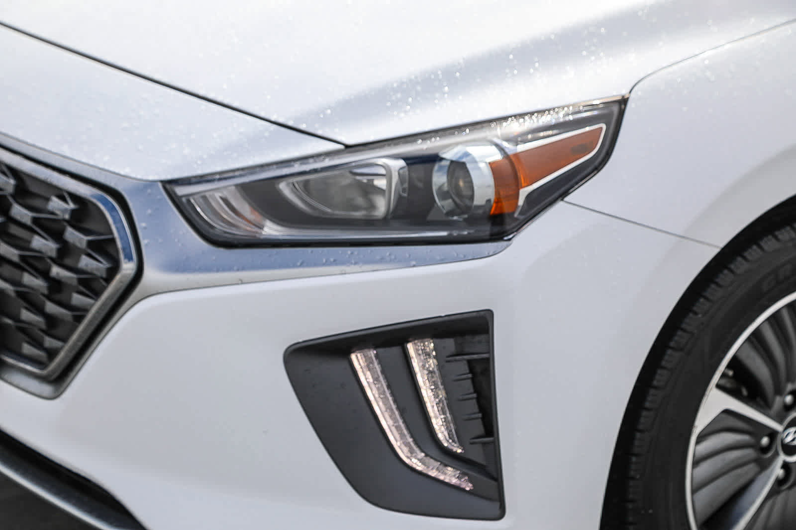 Used 2020 Hyundai Ioniq SE image 7