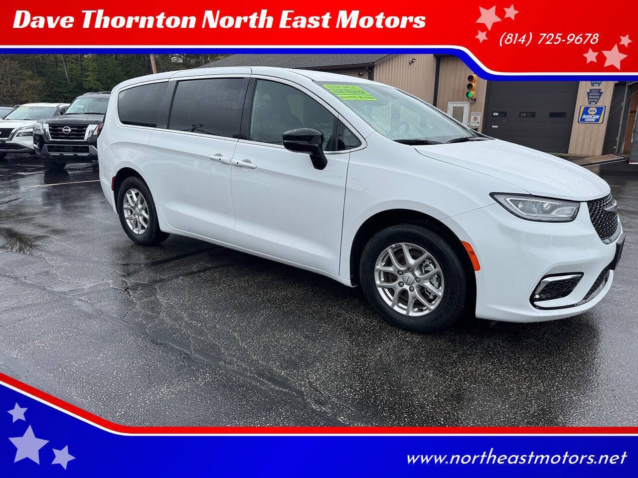 Used 2025 Chrysler Pacifica Select FWD image 1