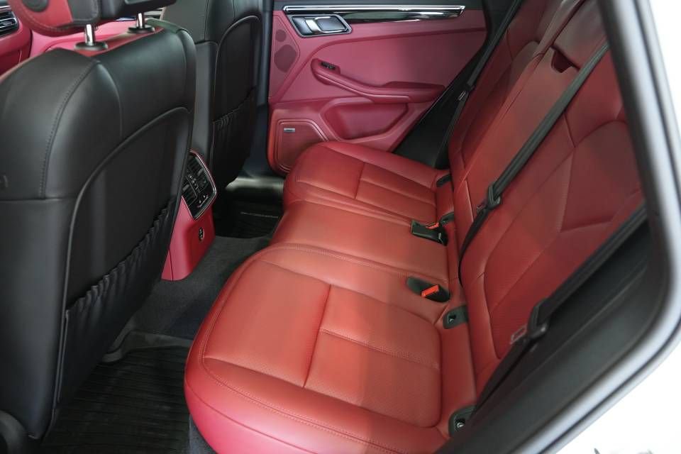 Certified 2025 Porsche Macan Turbo AWD/4WD image 26