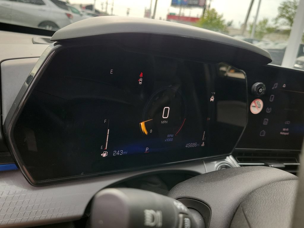 Used 2025 Chevrolet Trax LT FWD image 28