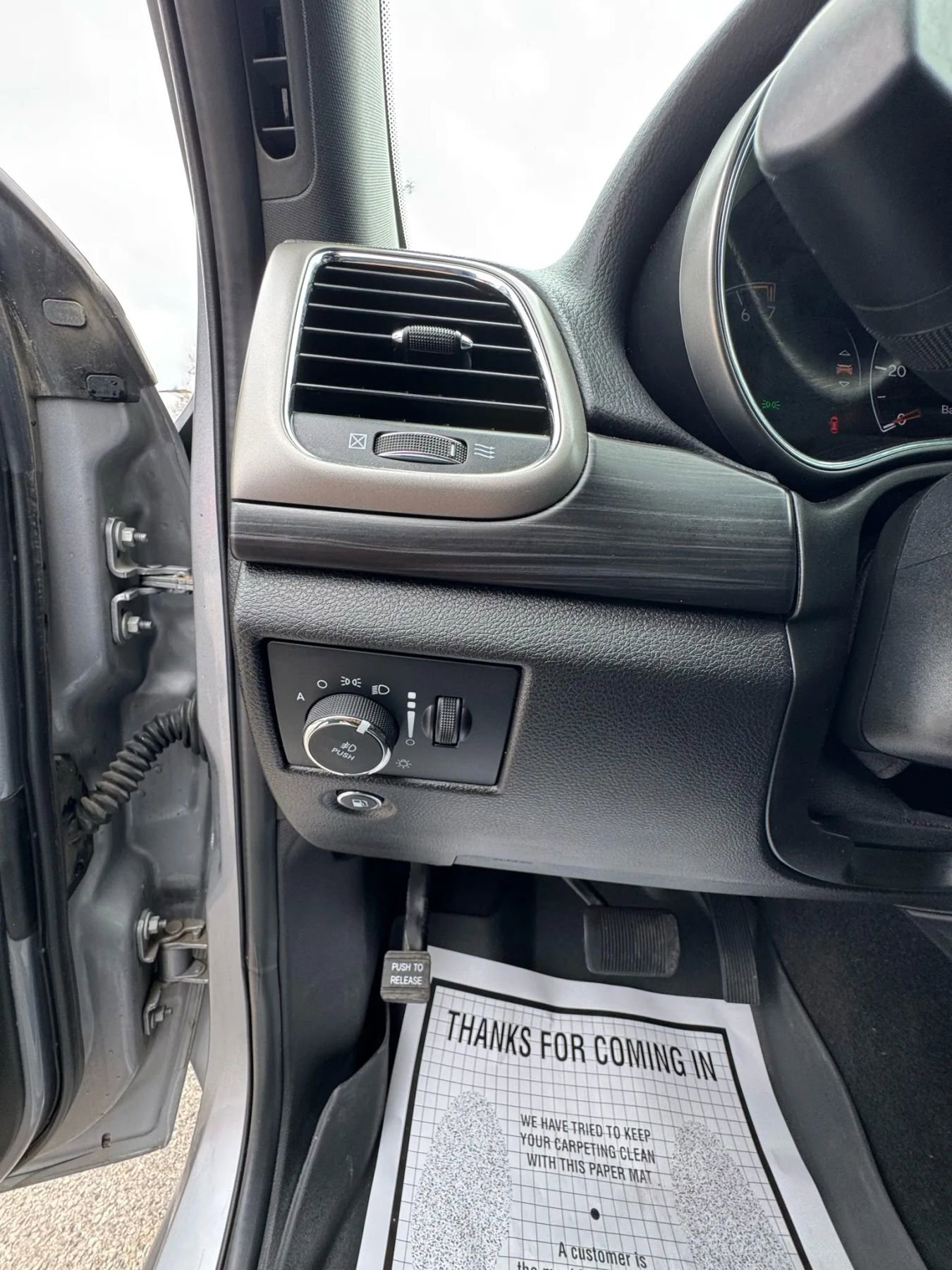 Used 2021 Jeep Grand Cherokee Laredo X image 15