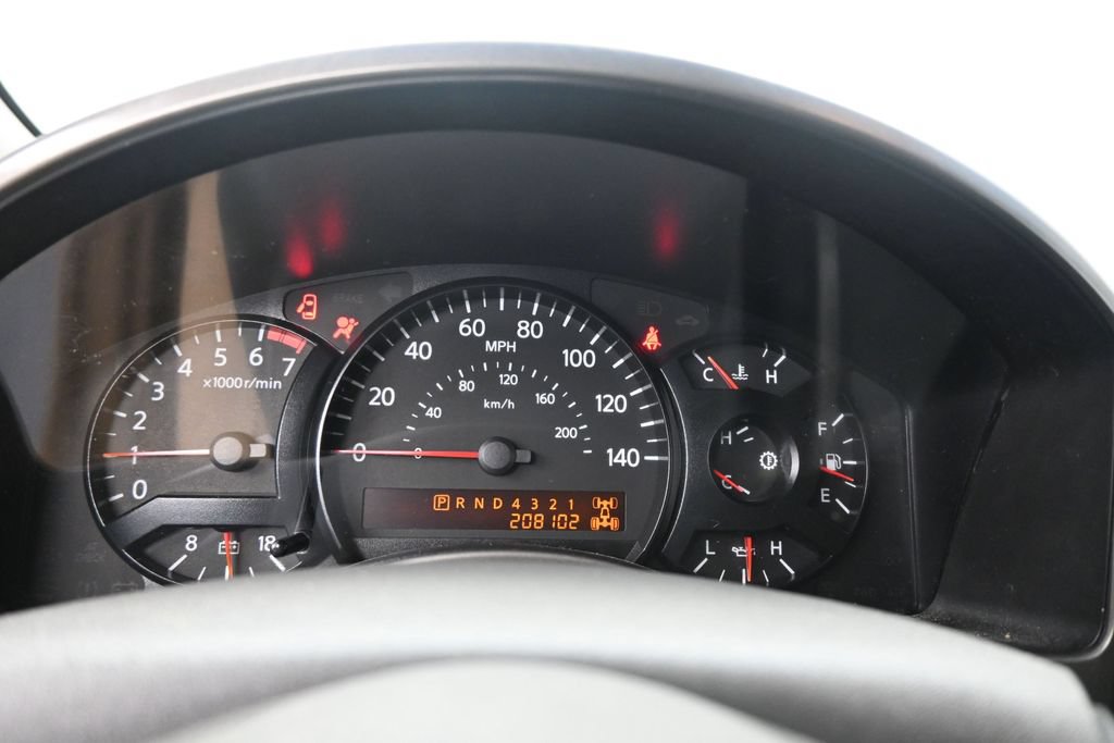 Used 2005 Nissan Titan SE w/ (T01) Tow Pkg AWD/4WD image 14