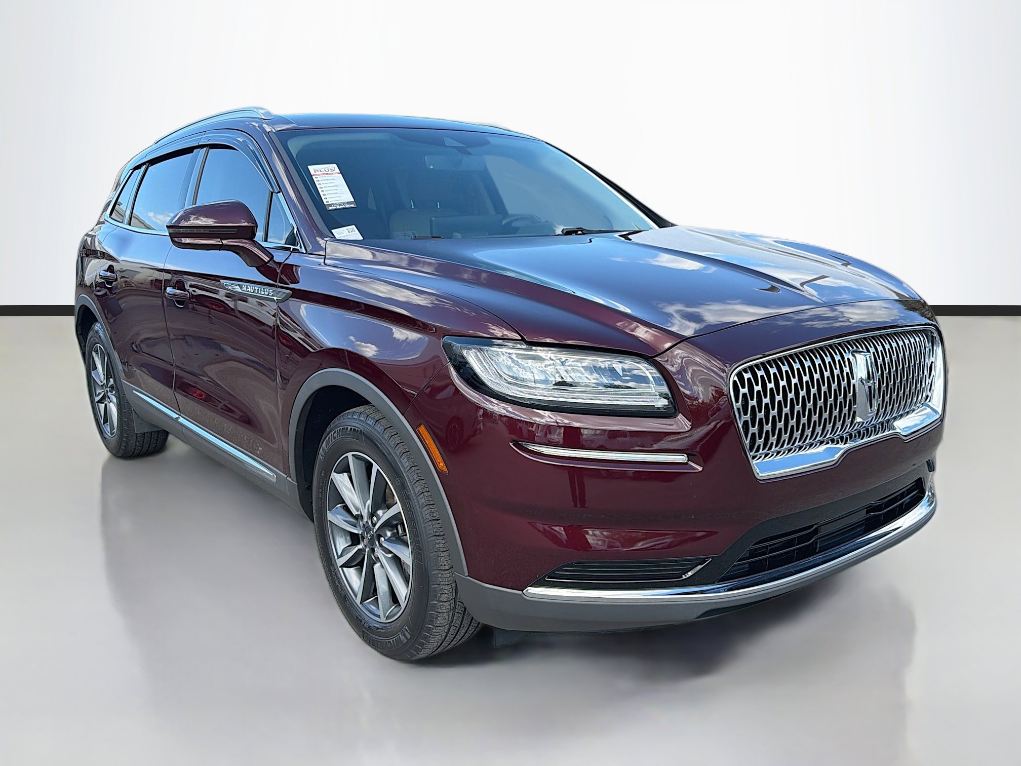 Used 2021 Lincoln Nautilus FWD image 2