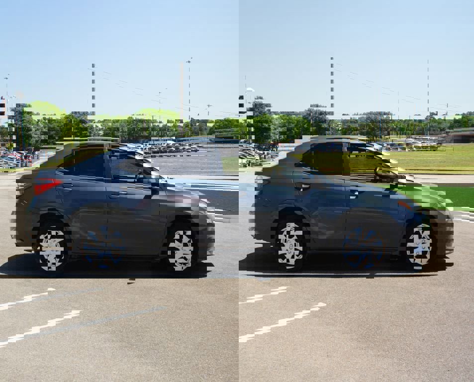 Used 2016 Toyota Corolla LE FWD image 14