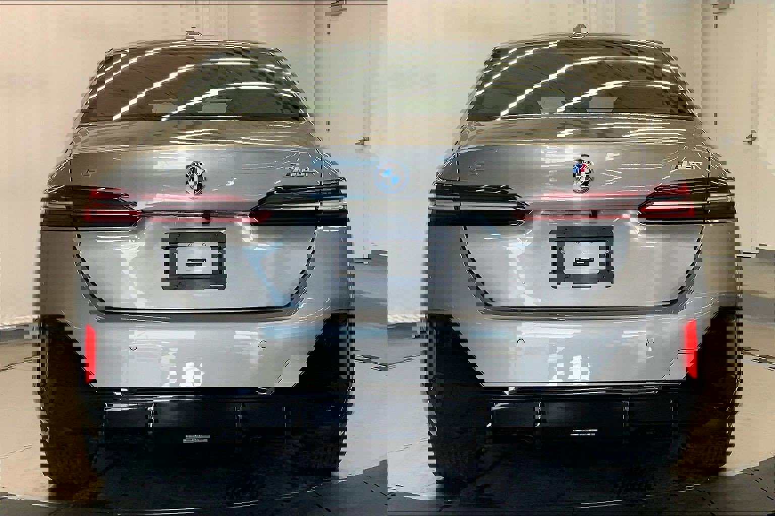 Used 2024 BMW i5 M60 w/ Premium Package image 5