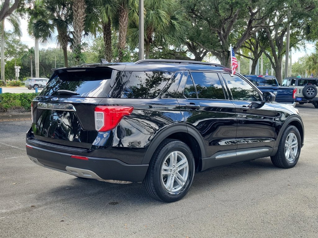Used 2023 Ford Explorer XLT w/ Equipment Group 202A RWD image 3