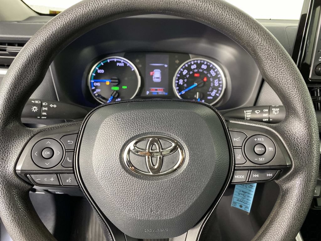 Used 2021 Toyota RAV4 LE AWD/4WD image 14