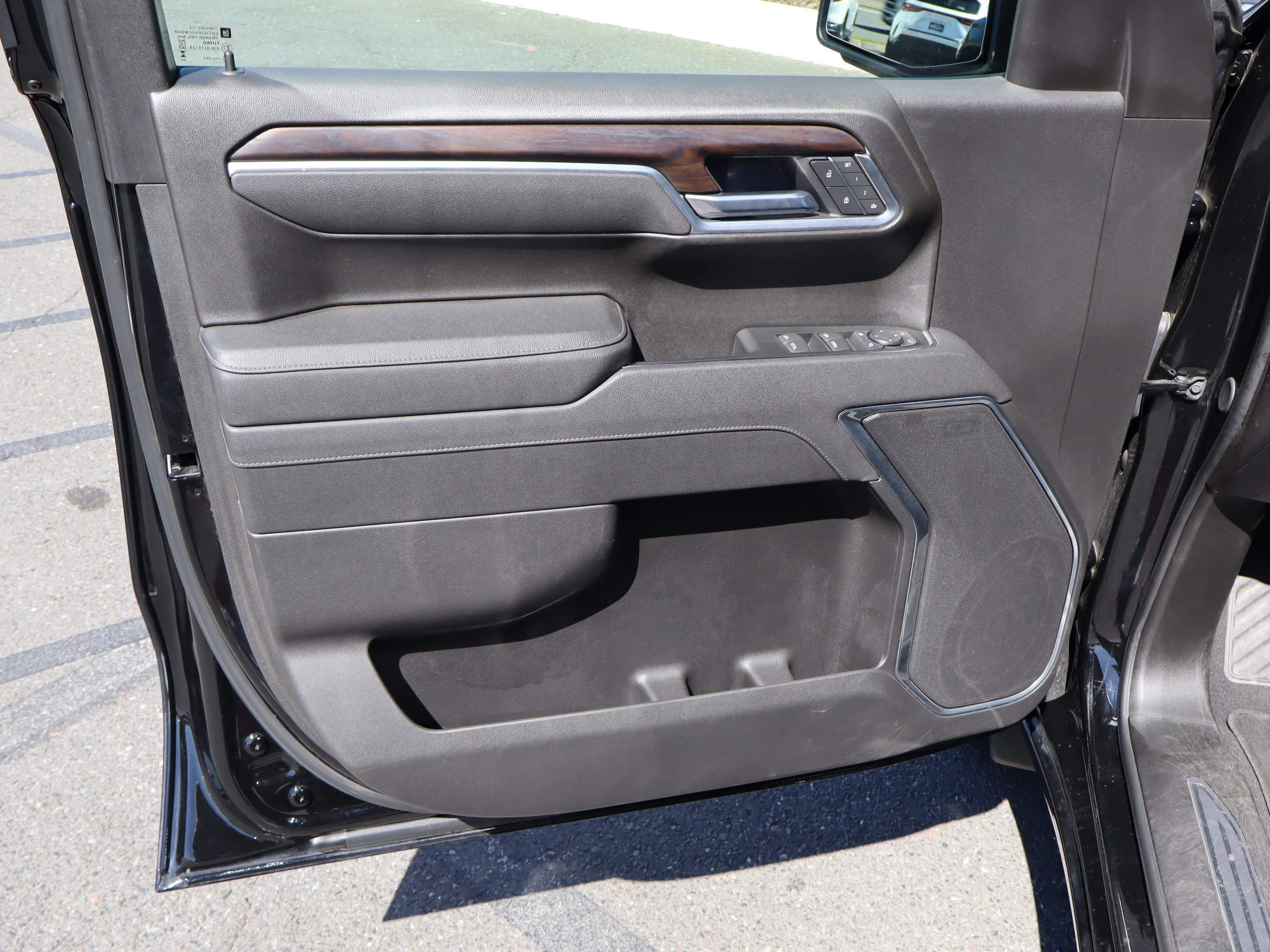 Used 2025 GMC Sierra 1500 SLT AWD/4WD image 16