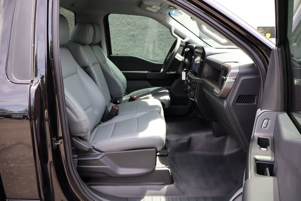 Used 2025 Ford F150 XL RWD image 8