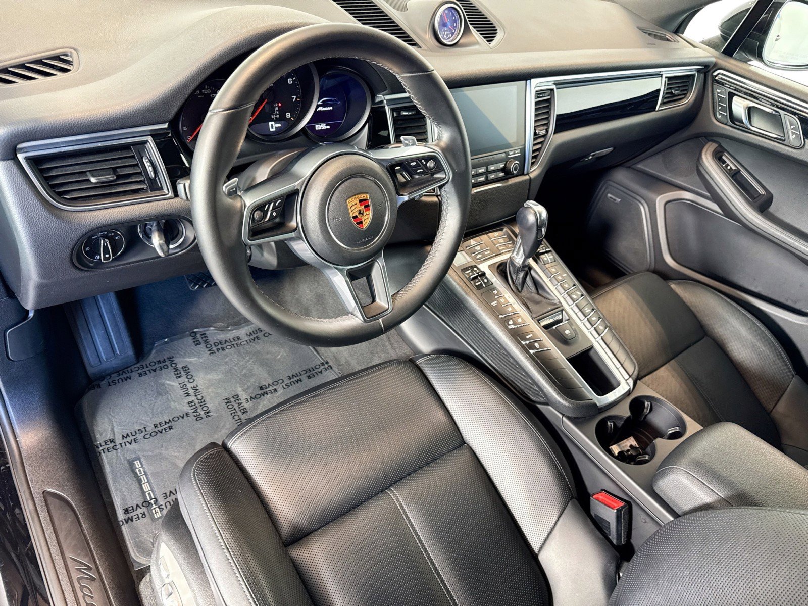Used 2018 Porsche Macan w/ Premium Package Plus AWD/4WD image 4