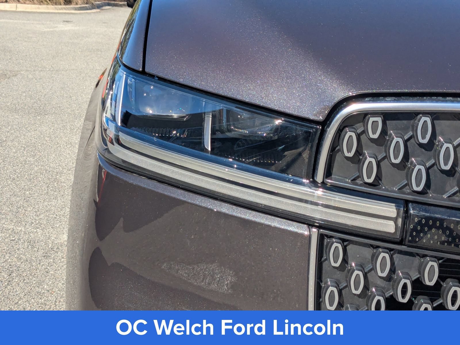 Certified 2025 Lincoln Navigator Reserve AWD/4WD image 12
