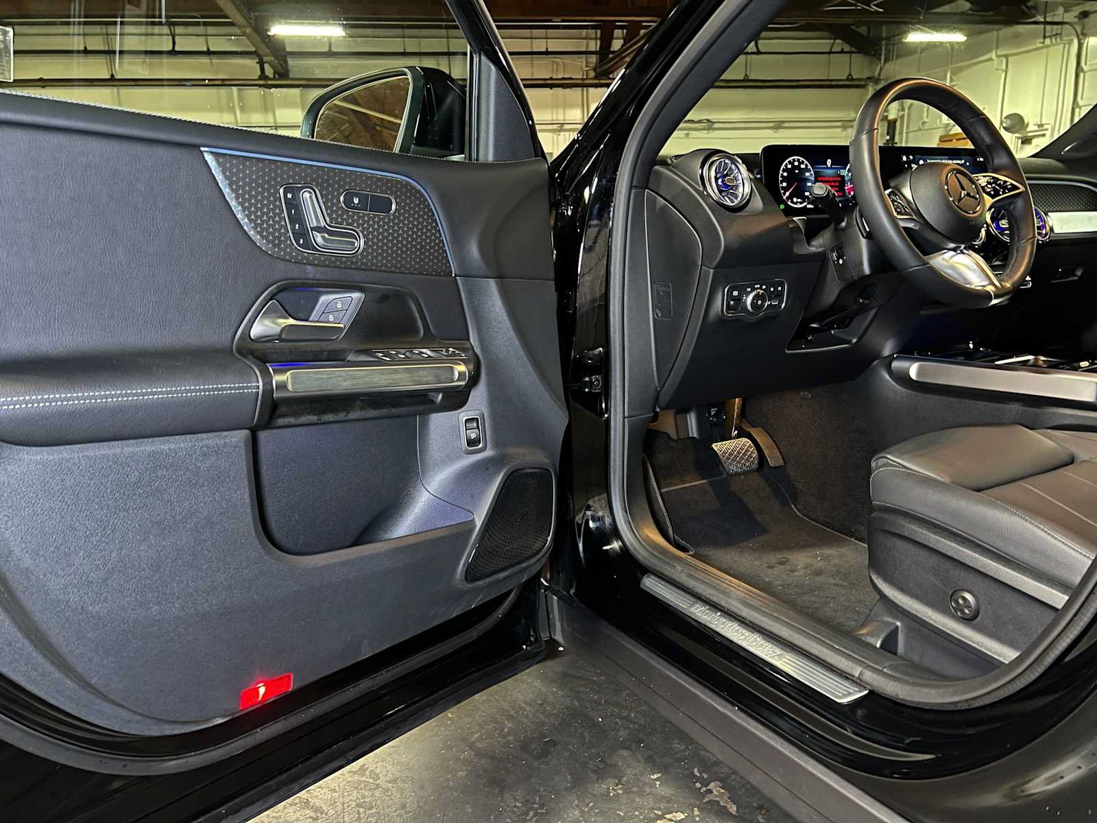 Certified 2026 Mercedes-Benz GLB 250 4MATIC image 21