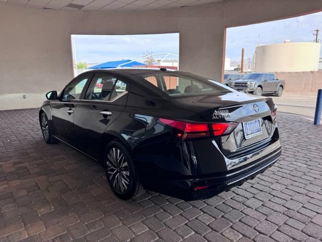 Used 2024 Nissan Altima 2.5 SV FWD image 3