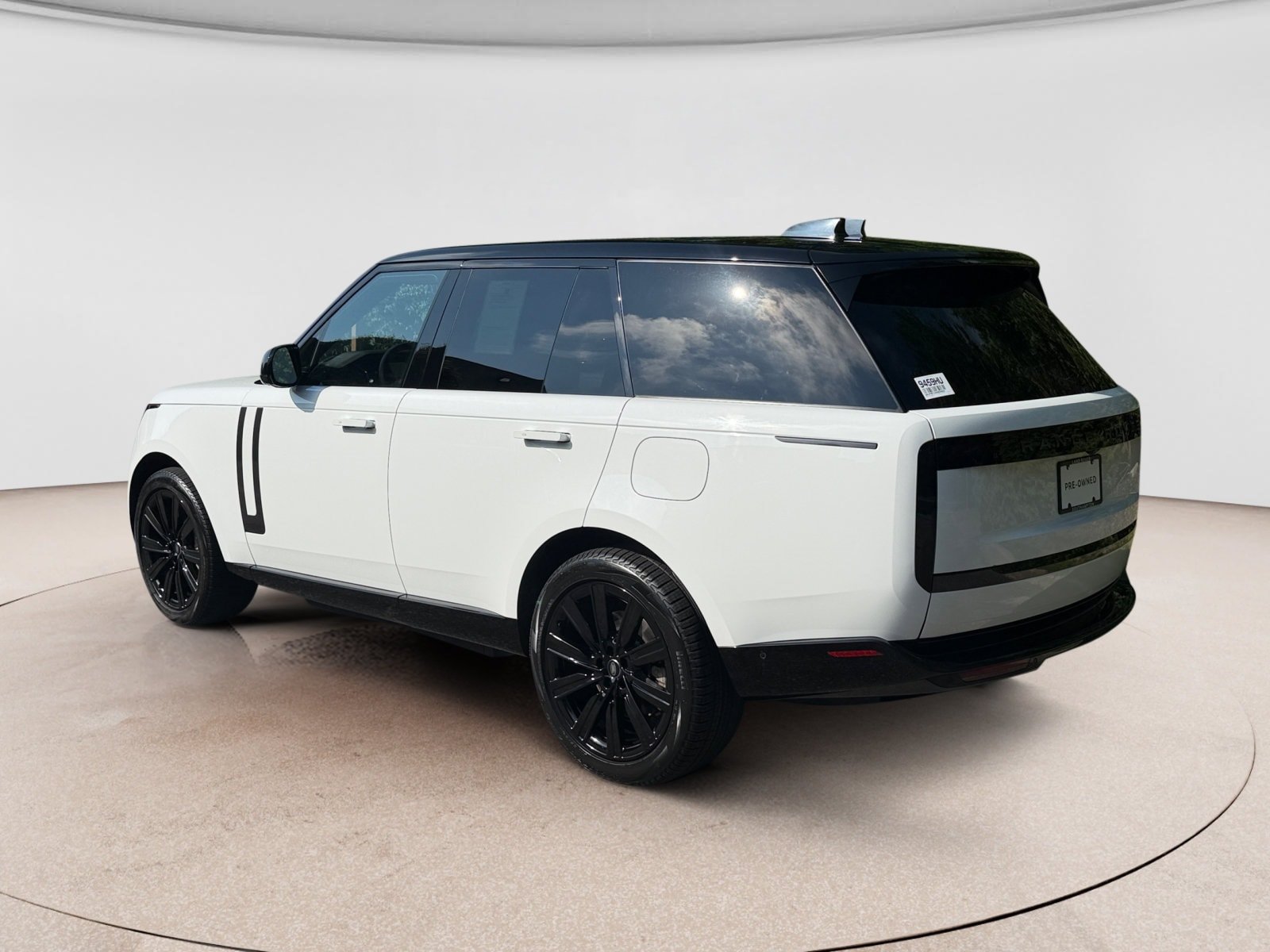 Certified 2025 Land Rover Range Rover SE AWD/4WD image 3