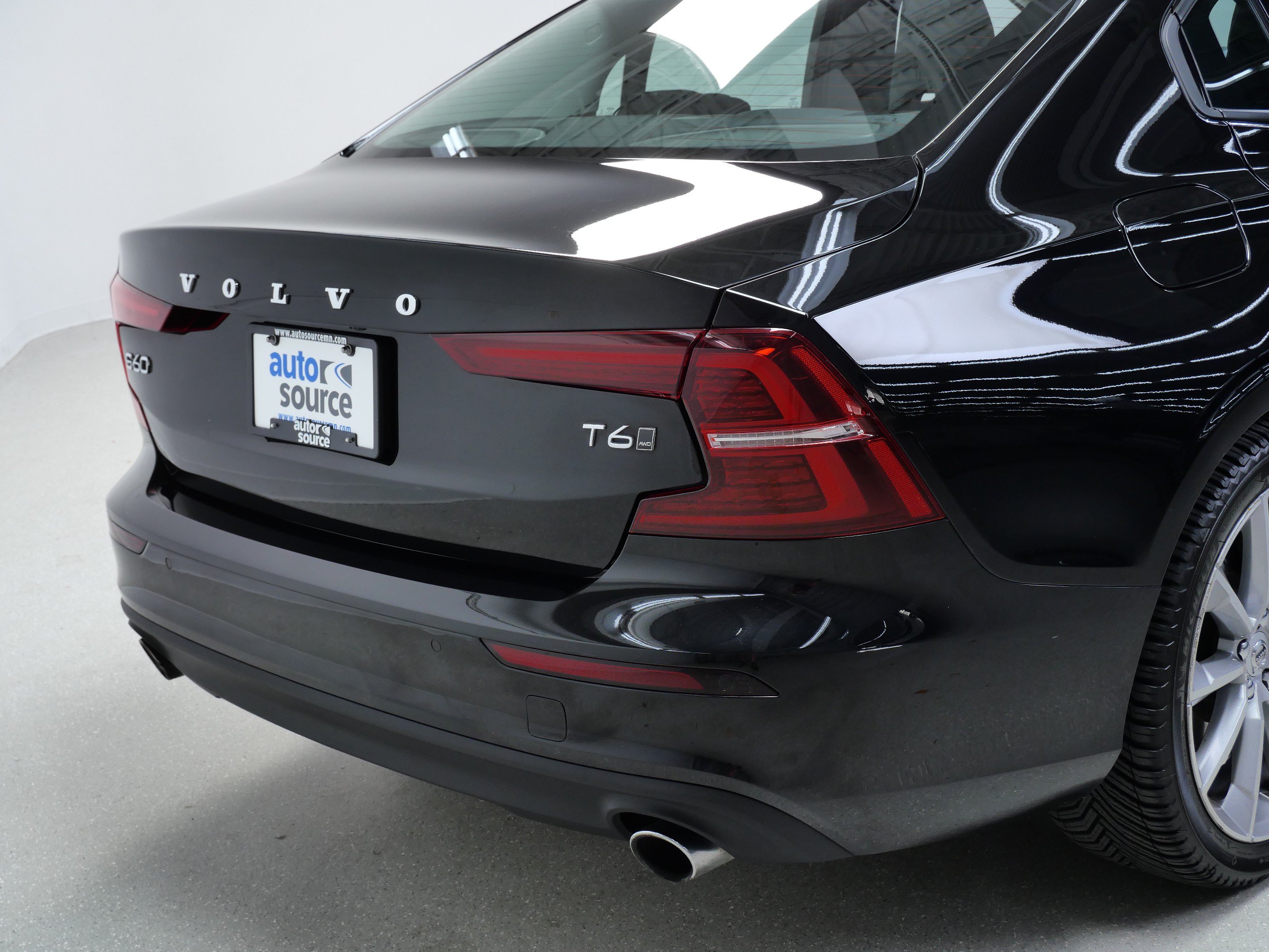 Used 2021 Volvo S60 T6 Momentum AWD/4WD image 5
