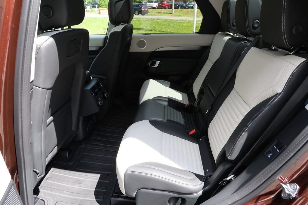 New 2026 Land Rover Discovery Limited Edition AWD/4WD image 9