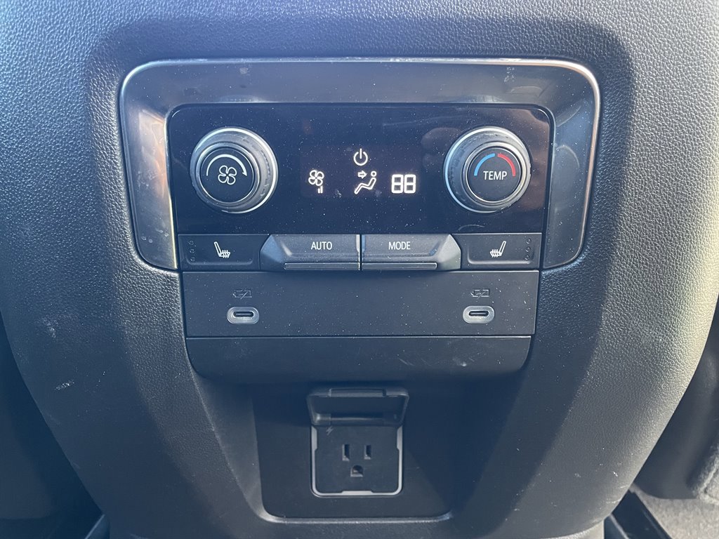 Used 2023 Chevrolet Suburban Premier image 36