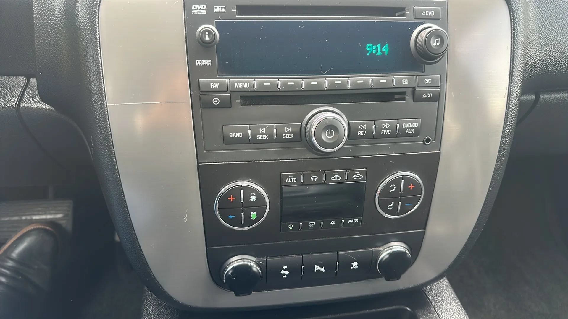 Used 2011 Chevrolet Avalanche LT w/ Luxury Package AWD/4WD image 16
