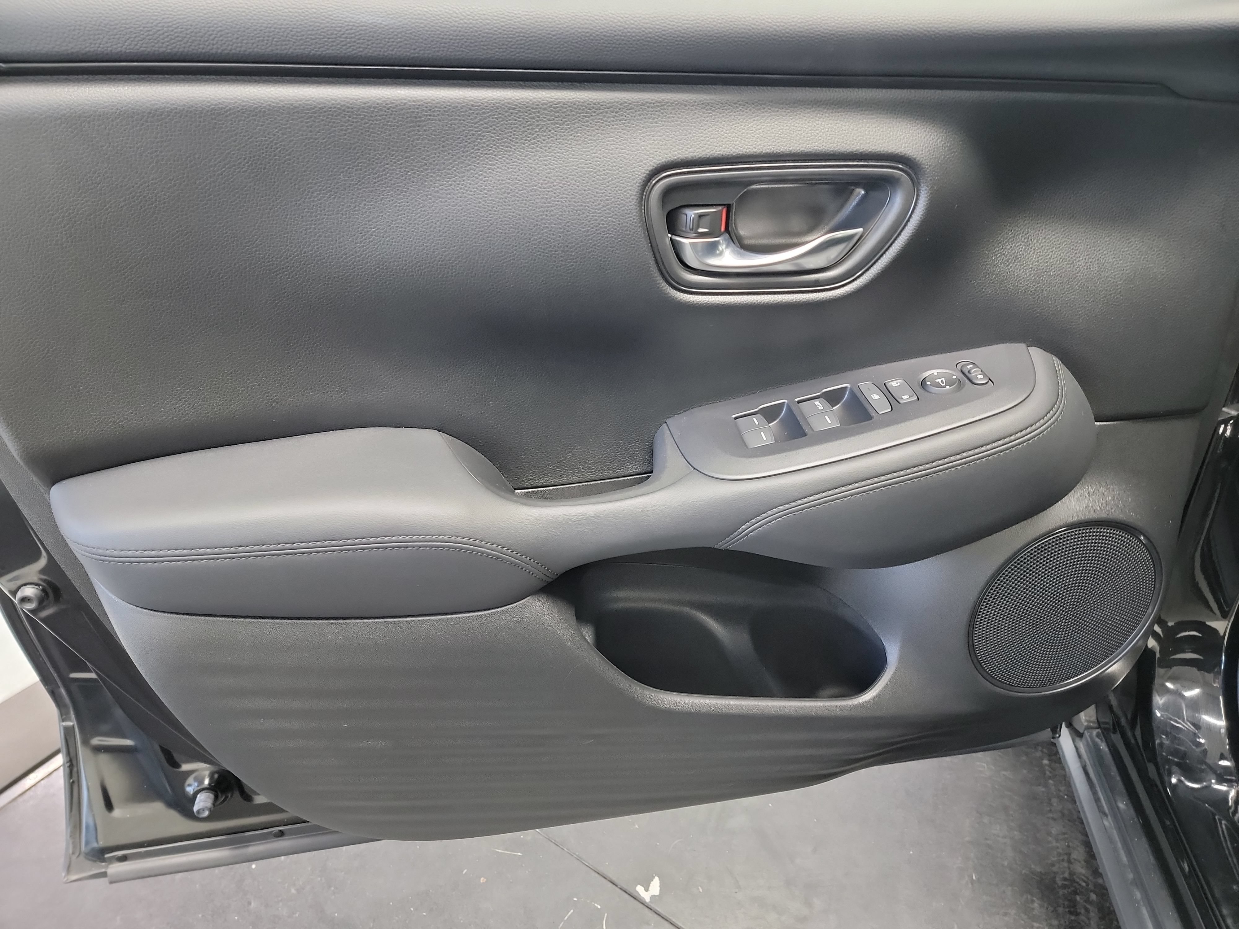 Used 2024 Honda HR-V LX image 13