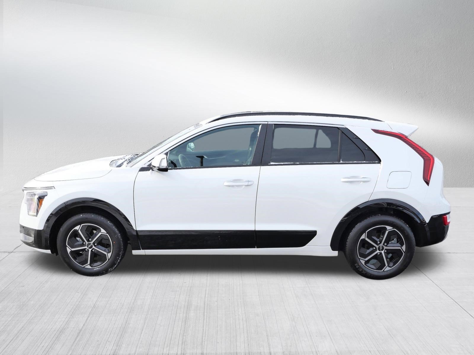 Used 2025 Kia Niro SX image 4