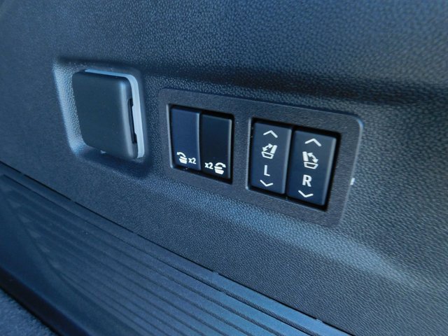 Used 2024 Chevrolet Suburban Premier w/ Premium Package image 13