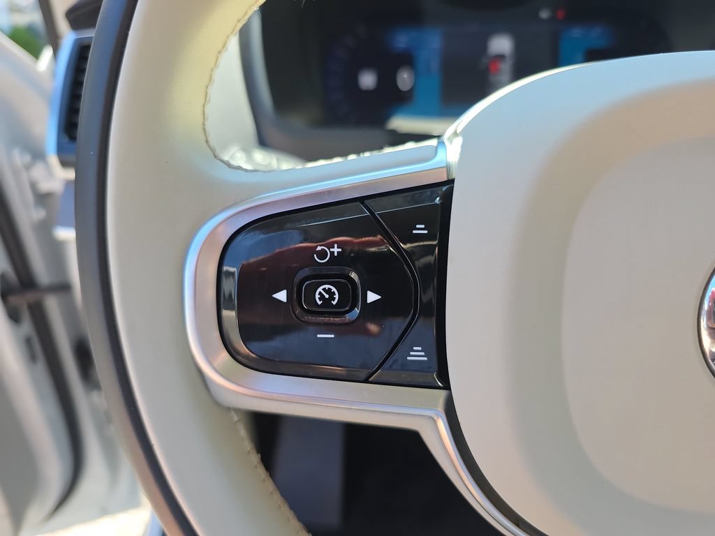Certified 2024 Volvo XC90 B6 Ultimate AWD/4WD image 27