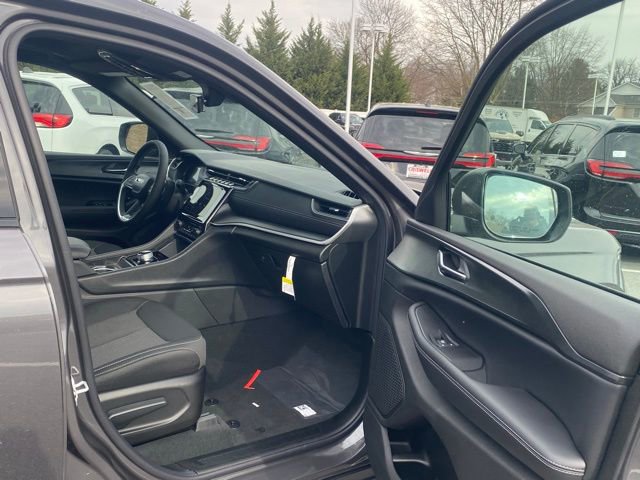 New 2025 Jeep Grand Cherokee L Laredo image 27