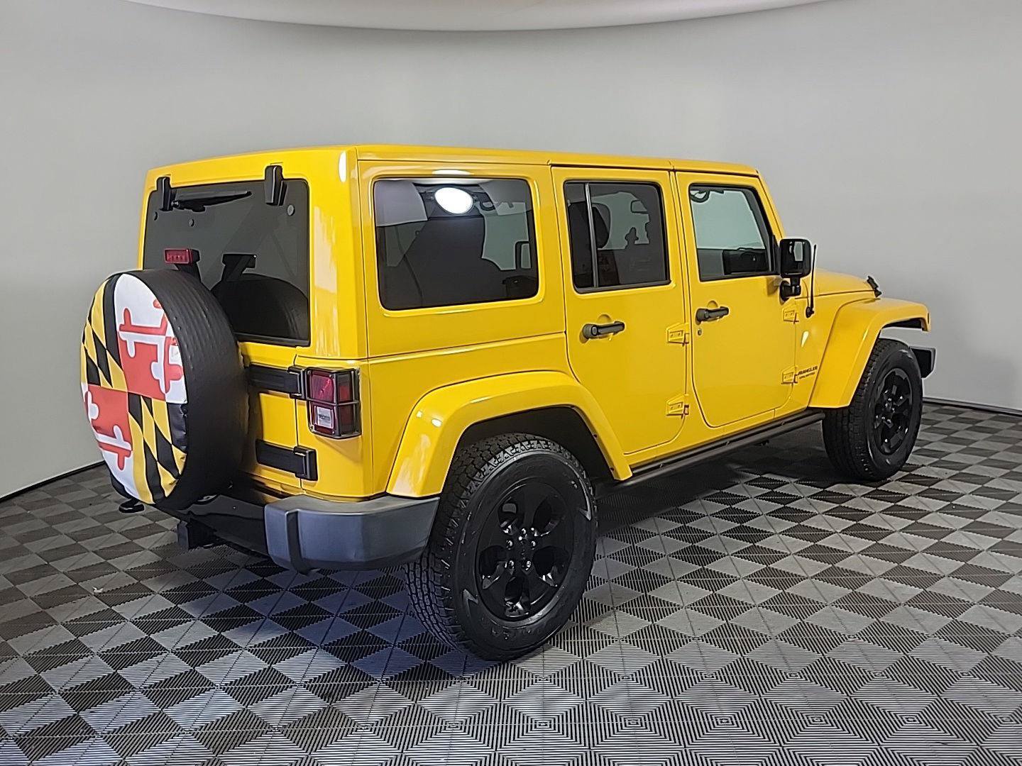 Used 2015 Jeep Wrangler Unlimited Sahara AWD/4WD image 4