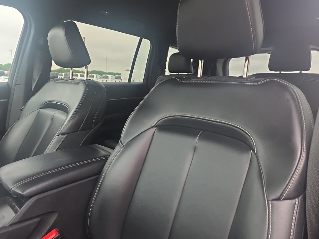 Used 2024 Jeep Grand Cherokee L Limited w/ Black Appearance Package AWD/4WD image 11
