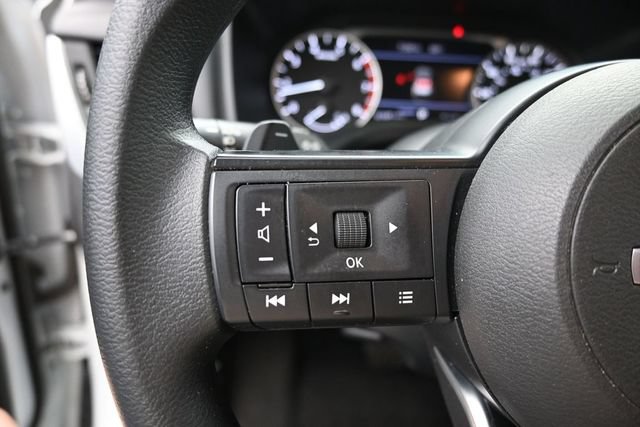 Used 2024 Nissan Rogue SV FWD image 17