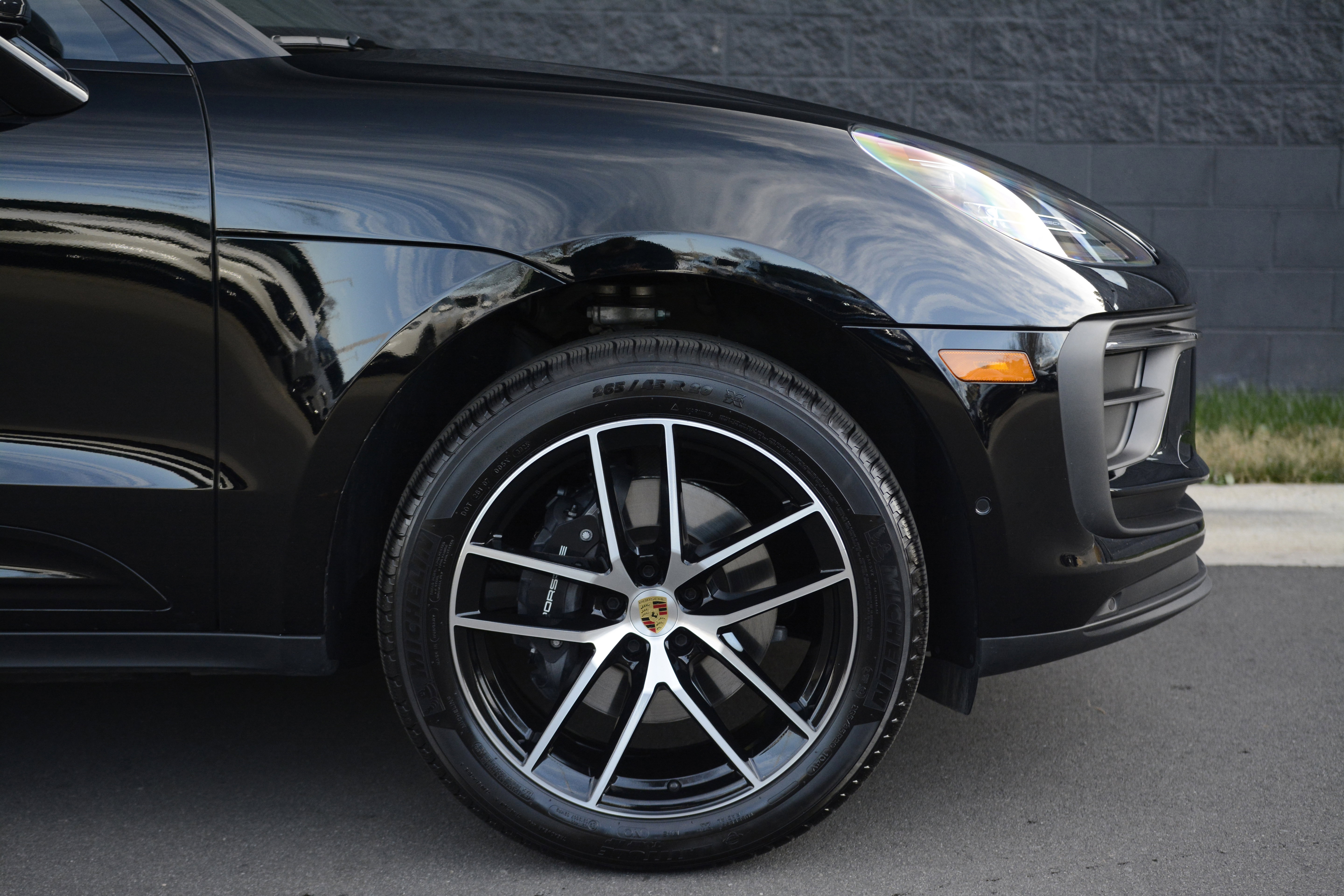 Used 2025 Porsche Macan AWD/4WD image 41