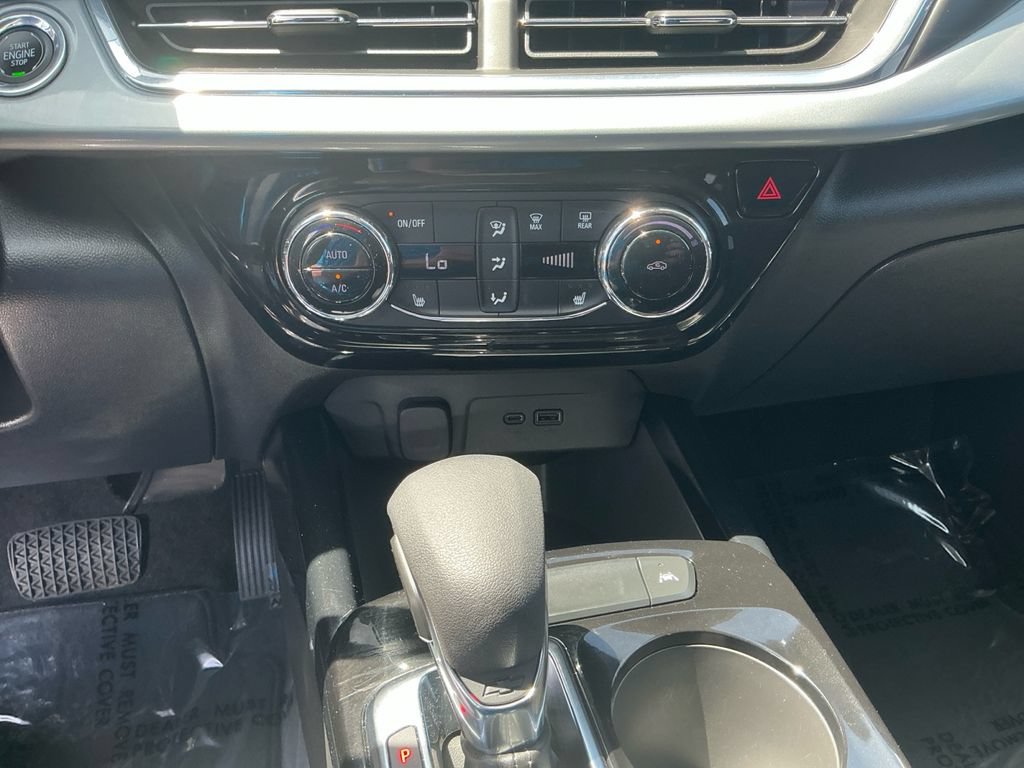 Used 2024 Chevrolet Trax LT w/ Driver Confidence Package FWD image 21