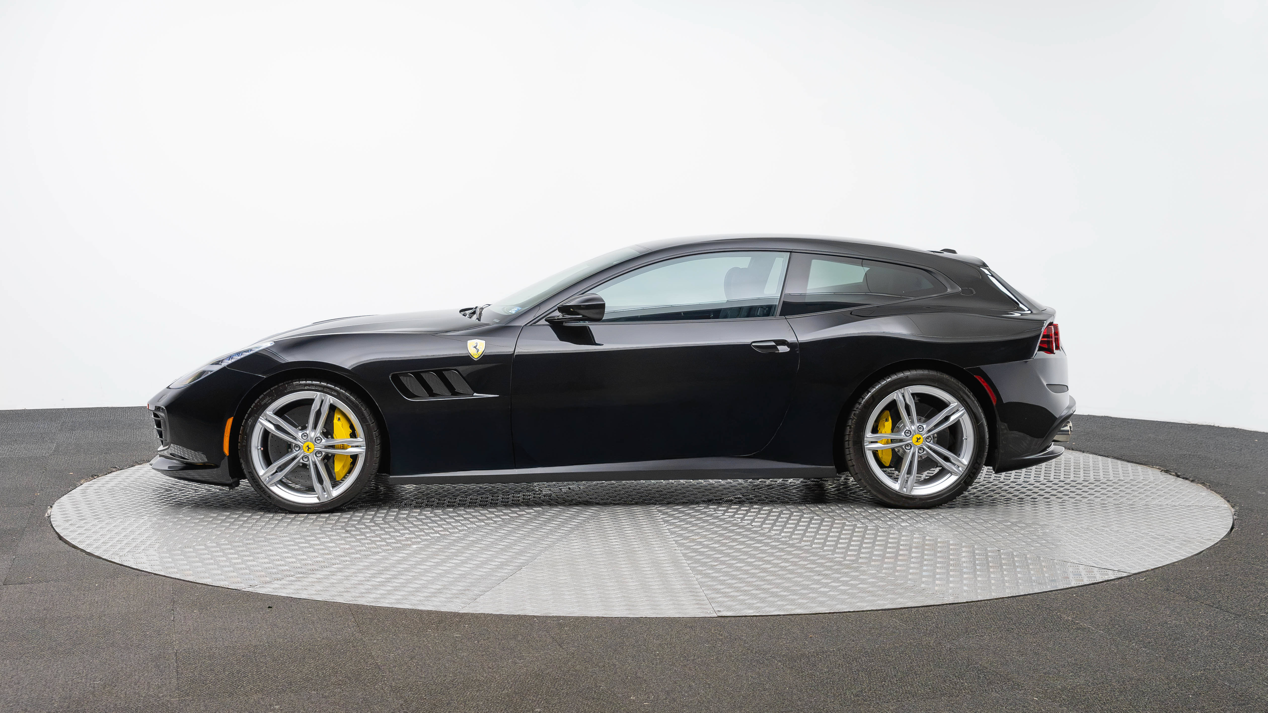 Certified 2020 Ferrari GTC4Lusso AWD/4WD image 2